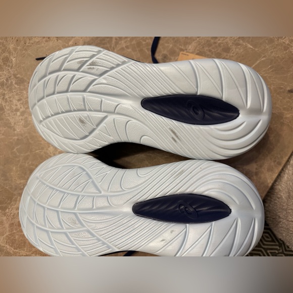 ASICS® GEL-CUMULUS® 27
Running Shoe (Men) Size 9 - Picture 13 of 16